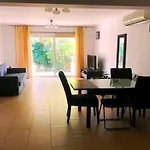 2 Bedroom With Private Garden, Walk To Nissi Beach, Communal Swimming Pool Apartment