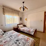 2 Bedroom With Private Garden, Walk To Nissi Beach, Communal Swimming Pool