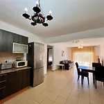 2 Bedroom With Private Garden, Walk To Nissi Beach, Communal Swimming Pool Ayia Napa