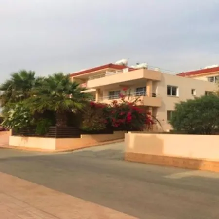Apartment 2 Bedroom With Private Garden, Walk To Nissi Beach, Communal Swimming Pool Ayia Napa