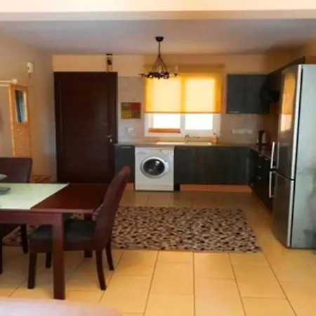 2 Bedroom With Private Garden, Walk To Nissi Beach, Communal Swimming Pool Apartment