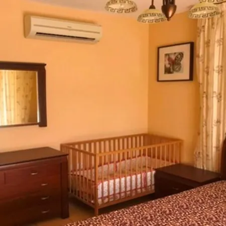 2 Bedroom With Private Garden, Walk To Nissi Beach, Communal Swimming Pool Apartment *