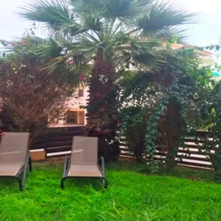 Appartement 2 Bedroom With Private Garden, Walk To Nissi Beach, Communal Swimming Pool *