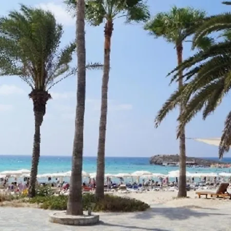 アパート 2 Bedroom With Private Garden, Walk To Nissi Beach, Communal Swimming Pool アヤナパ