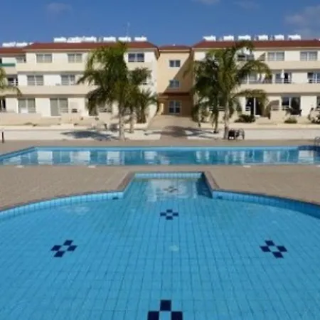 アパート 2 Bedroom With Private Garden, Walk To Nissi Beach, Communal Swimming Pool *