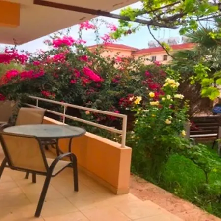 Appartement 2 Bedroom With Private Garden, Walk To Nissi Beach, Communal Swimming Pool Agia Napa