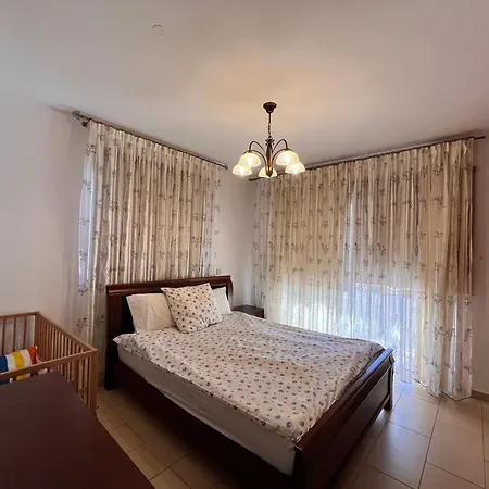 2 Bedroom With Private Garden, Walk To Nissi Beach, Communal Swimming Pool Apartment