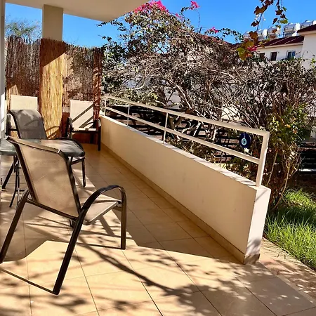 شقة 2 Bedroom With Private Garden, Walk To Nissi Beach, Communal Swimming Pool *