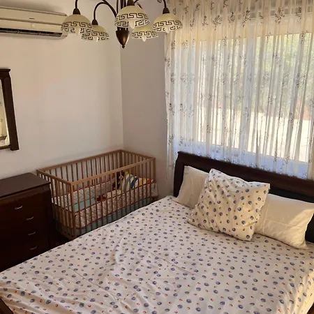 2 Bedroom With Private Garden, Walk To Nissi Beach, Communal Swimming Pool アパート アヤナパ