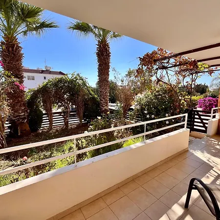 2 Bedroom With Private Garden, Walk To Nissi Beach, Communal Swimming Pool *