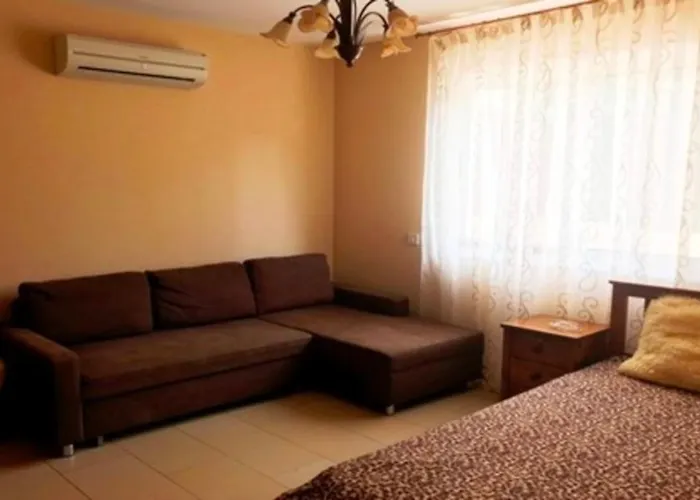 Apartmán 2 Bedroom With Private Garden, Walk To Nissi Beach, Communal Swimming Pool *