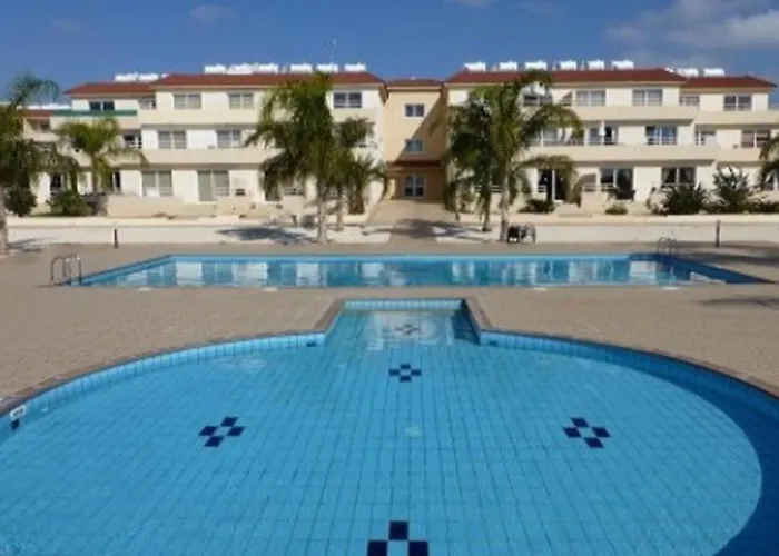 Apartmán 2 Bedroom With Private Garden, Walk To Nissi Beach, Communal Swimming Pool *