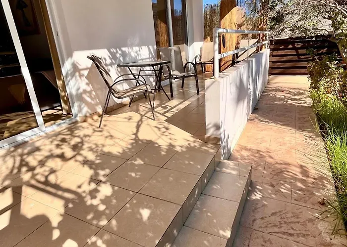 Apartmán 2 Bedroom With Private Garden, Walk To Nissi Beach, Communal Swimming Pool