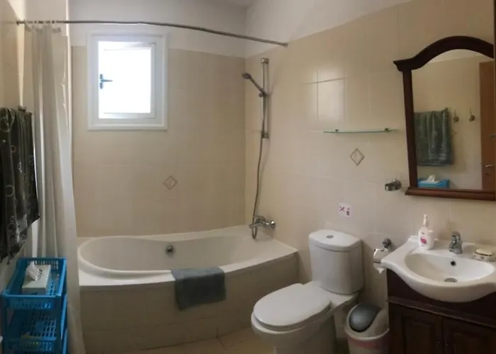 2 Bedroom With Private Garden, Walk To Nissi Beach, Communal Swimming Pool Apartamento Ayia Napa