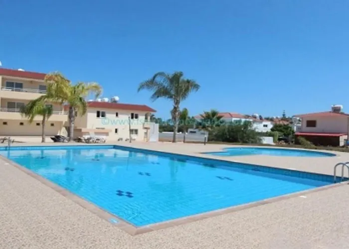 Apartamento 2 Bedroom With Private Garden, Walk To Nissi Beach, Communal Swimming Pool