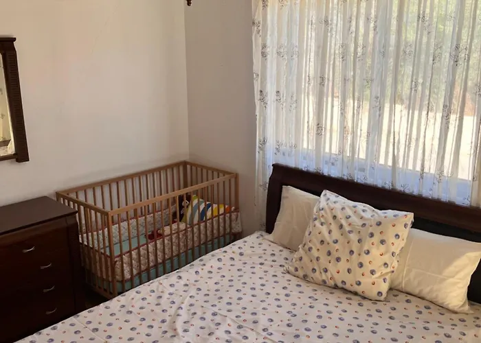 2 Bedroom With Private Garden, Walk To Nissi Beach, Communal Swimming Pool Appartamento Ayia Napa