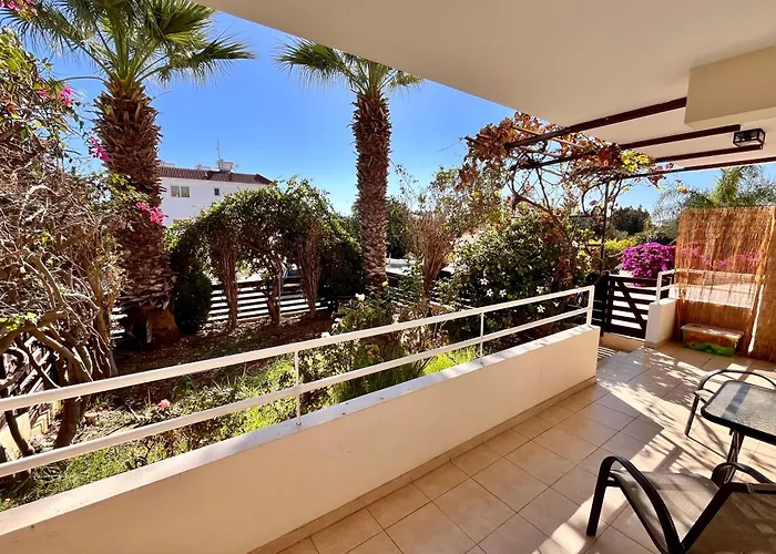 2 Bedroom With Private Garden, Walk To Nissi Beach, Communal Swimming Pool *