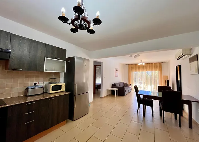 2 Bedroom With Private Garden, Walk To Nissi Beach, Communal Swimming Pool Ayia Napa