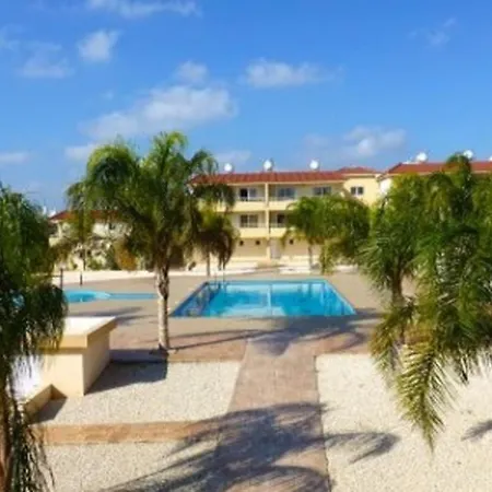 2 Bedroom With Private Garden, Walk To Nissi Beach, Communal Swimming Pool * 아이아 나파