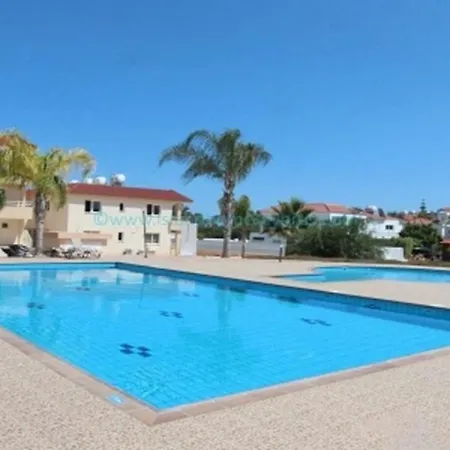 Apartament 2 Bedroom With Private Garden, Walk To Nissi Beach, Communal Swimming Pool