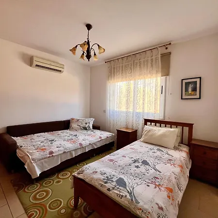 2 Bedroom With Private Garden, Walk To Nissi Beach, Communal Swimming Pool * 아이아 나파