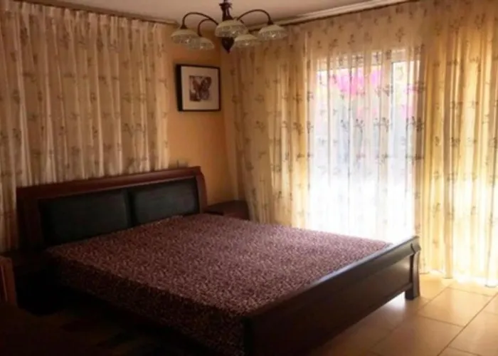 Apartamento 2 Bedroom With Private Garden, Walk To Nissi Beach, Communal Swimming Pool *