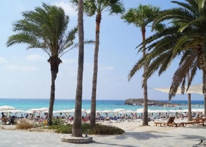 Apartamento 2 Bedroom With Private Garden, Walk To Nissi Beach, Communal Swimming Pool Agia Napa