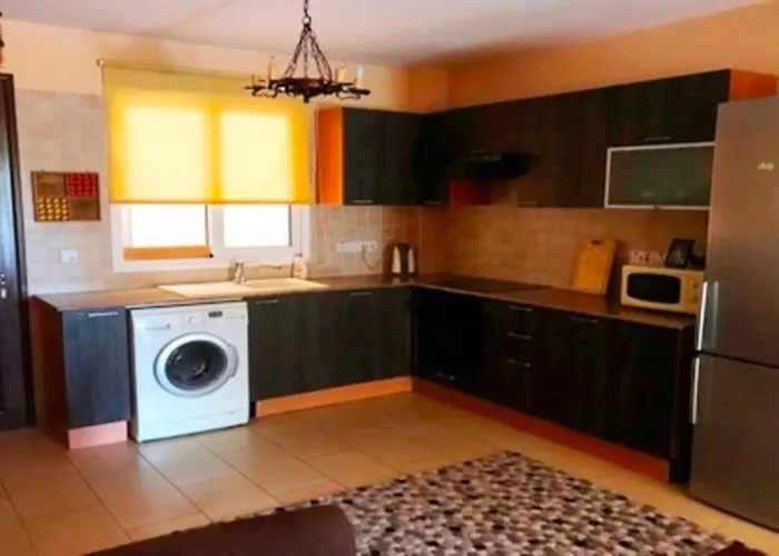 2 Bedroom With Private Garden, Walk To Nissi Beach, Communal Swimming Pool Agia Napa